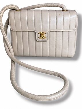 CHANEL Mademoiselle Vertical Quilt Flap White Lambskin Gold HW Vintage 1991-94